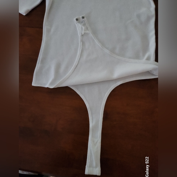 7 For All Mankind White Ribbed Bodysuits Size M Sleeveless Size L Elbow Short - Picture 4 of 16